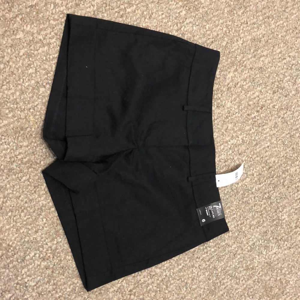 NWT Black Cuffed NY&C 4” Shorts Size 6